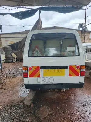 Nissan Caravan (Urvan) 2002 White