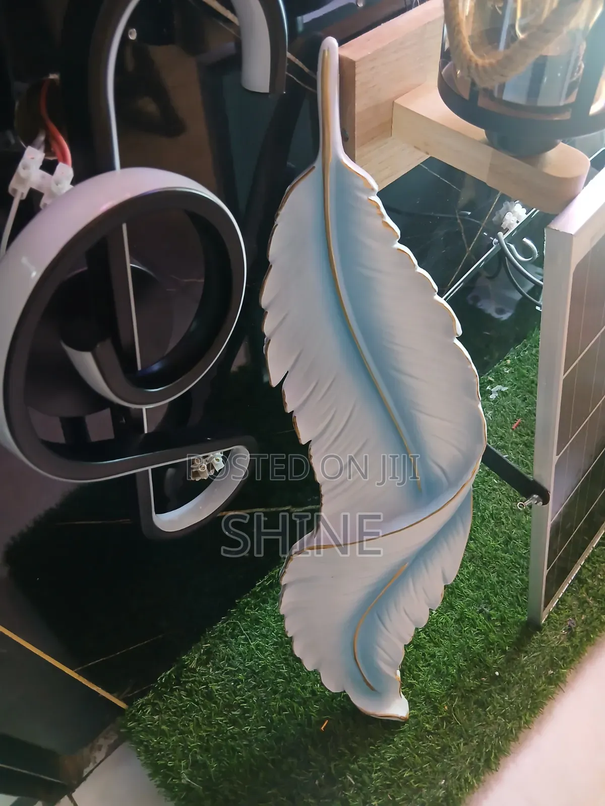 Modern Resin Feather Wall Lamp