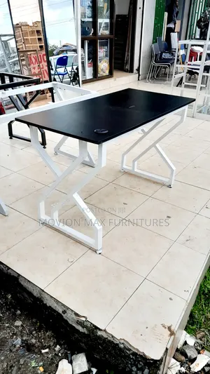 Black Top, Metalic Flame Table