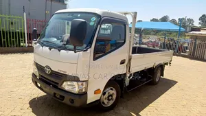 Selling Toyota Dyna Diesel 2016 White