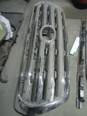 Land Cruiser V8 Grille 200 Series Chrome