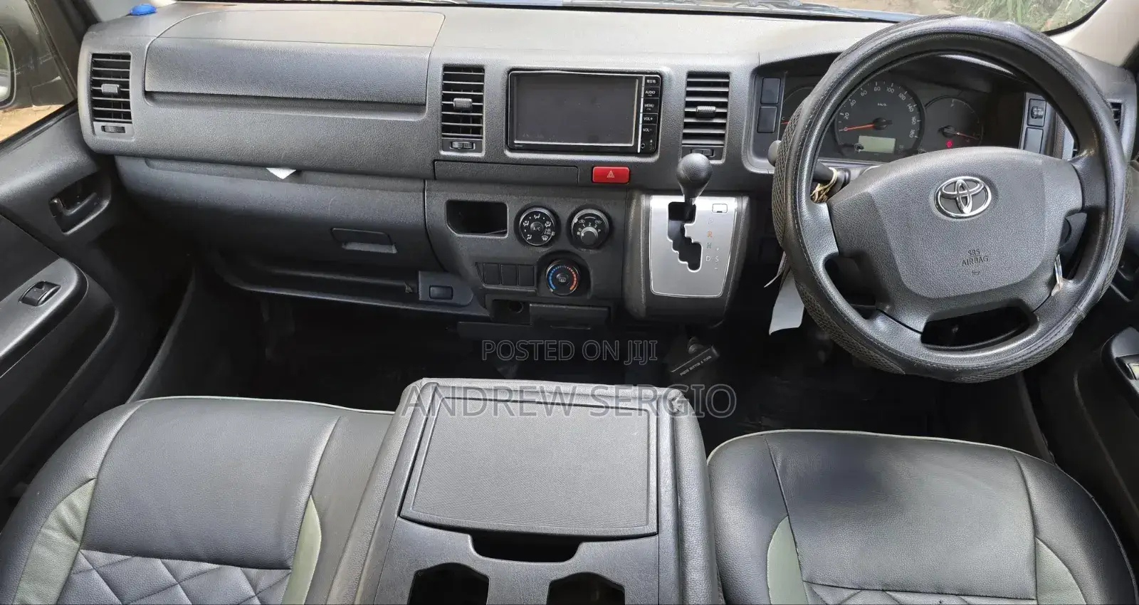 Toyota HiAce 2015 Silver
