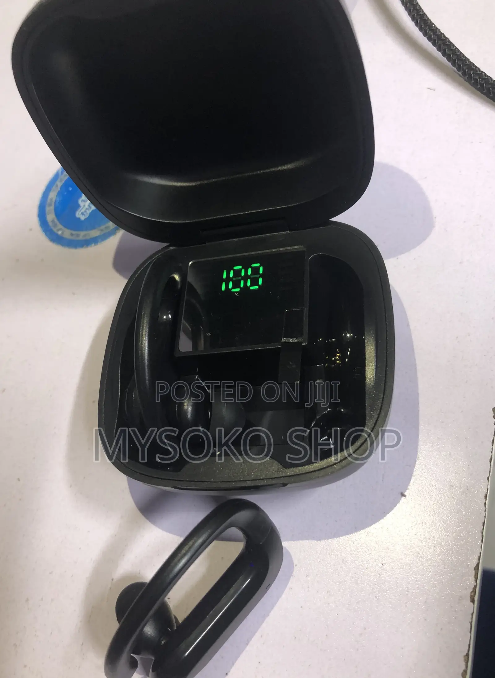 Md03 Hooked Earbuds