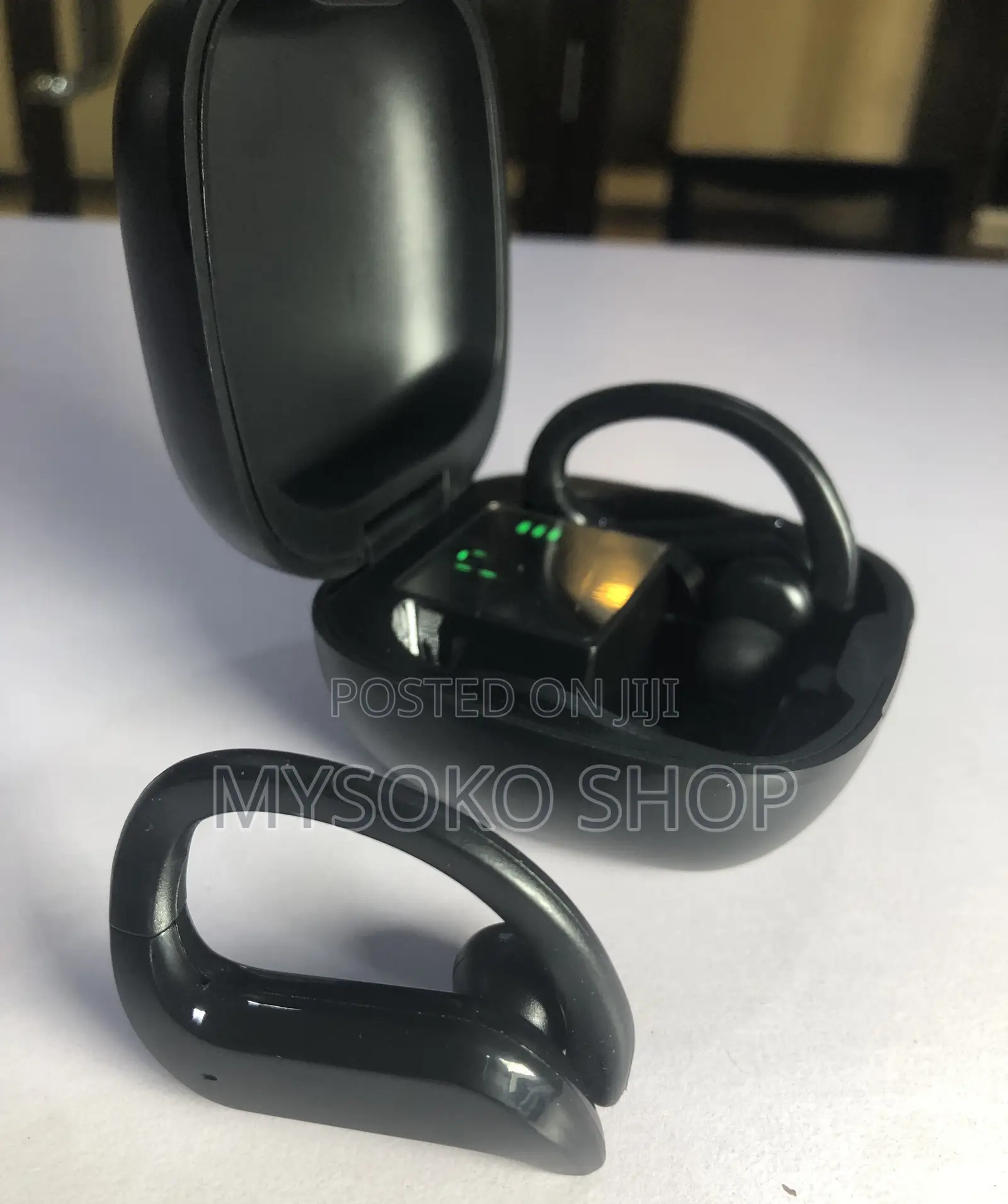 Md03 Hooked Earbuds