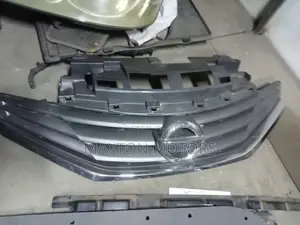 Nissan Note E12 Grille