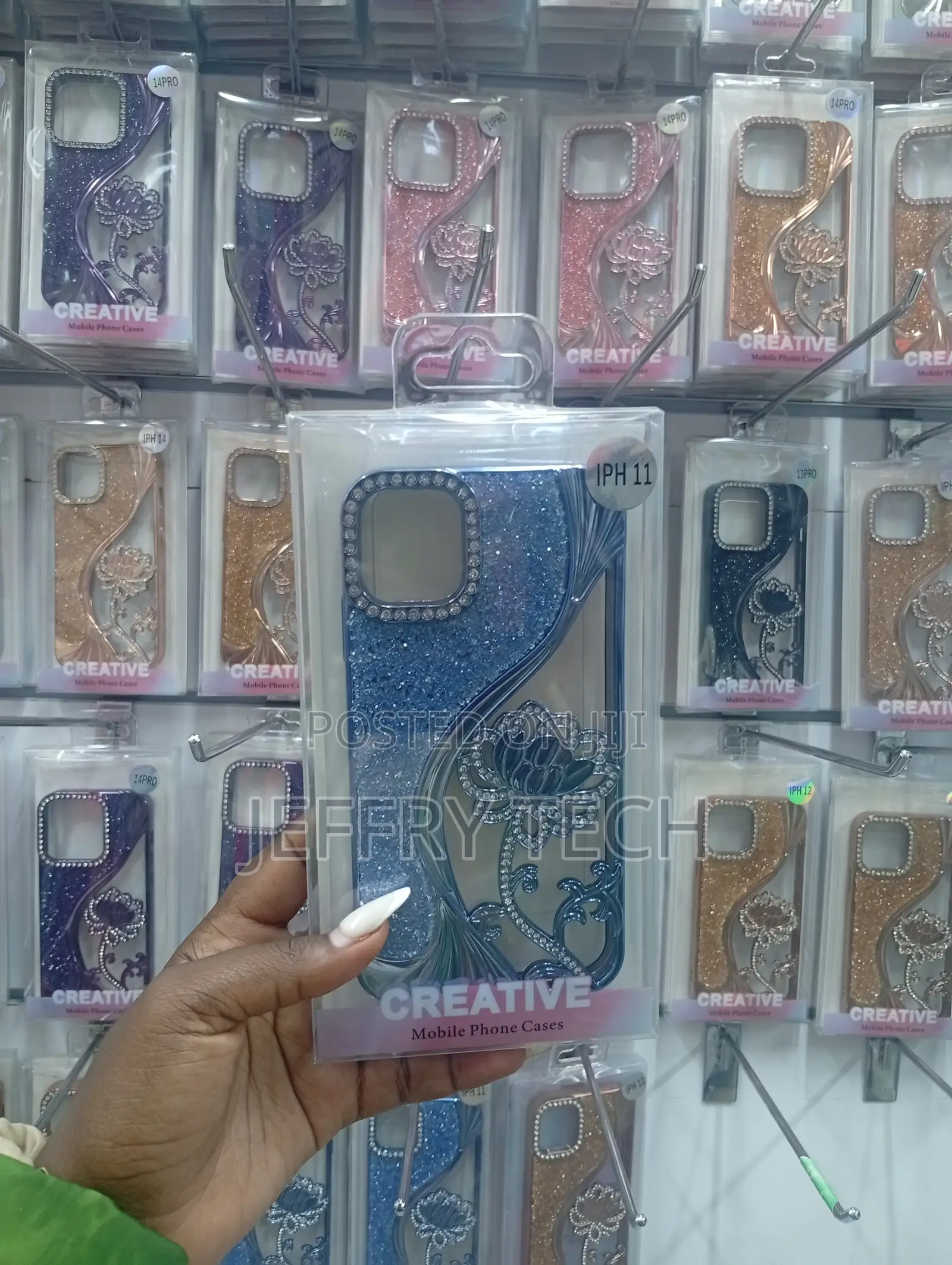 Butterfly-Themed Protective Cover for the iPhone 15 Pro.