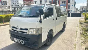 Toyota HiAce 2016 White