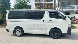 Toyota HiAce 2016 White