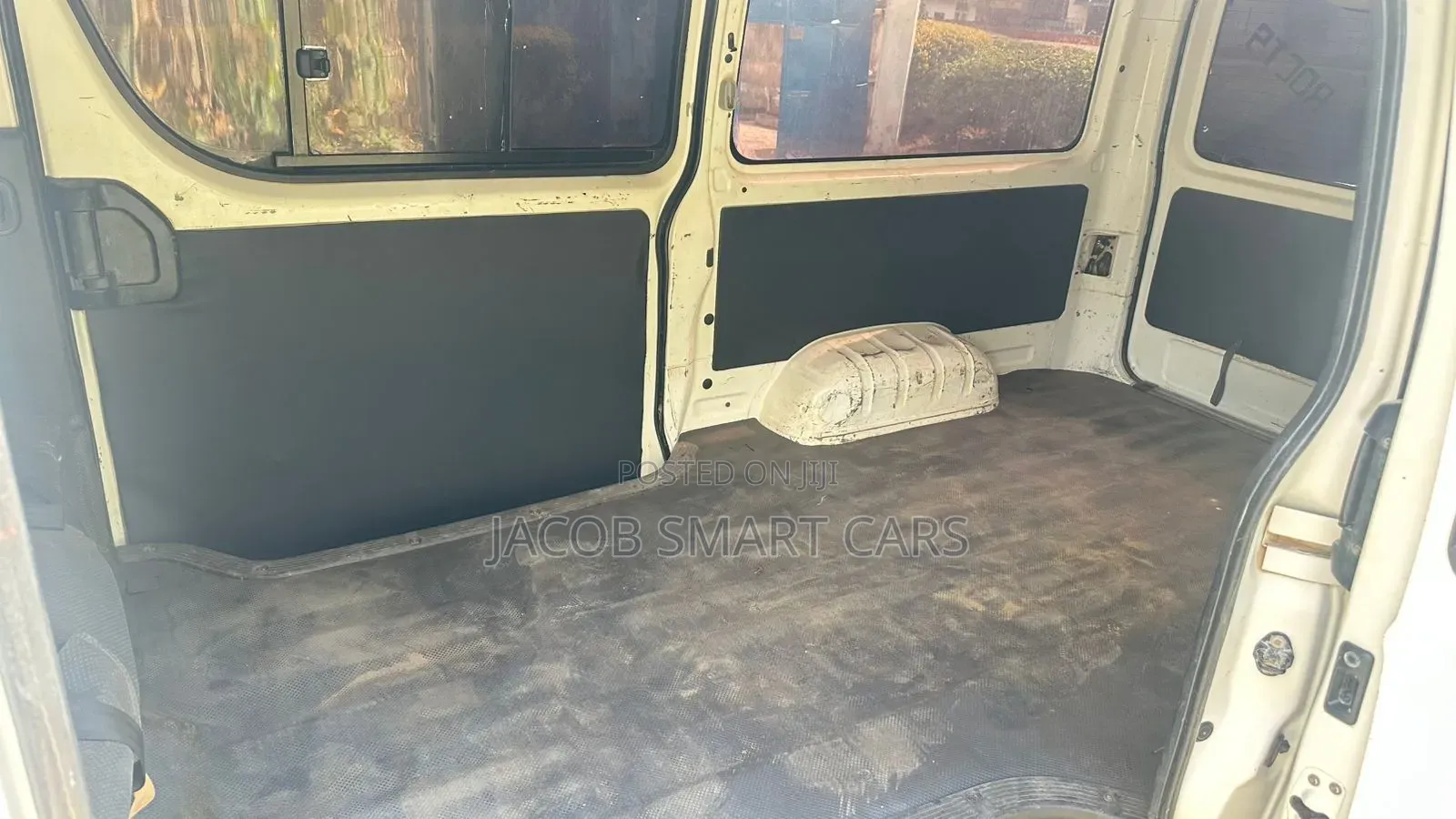 Toyota HiAce 2016 White