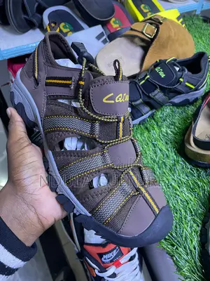 Catrn Closed Toe Hiking Sandals