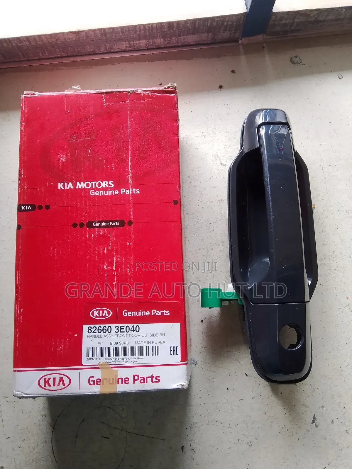 Front Outer Handle Right Kia Sorento 2005 (Genuine)
