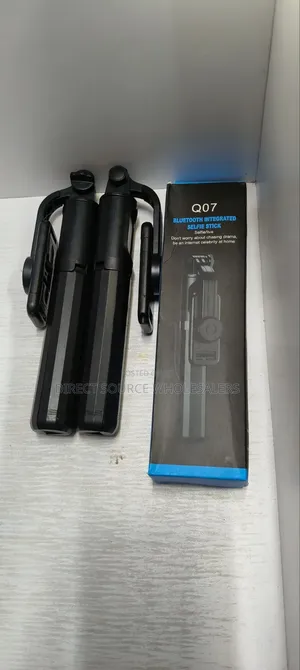 Q07 Selfie Stick Tripod With Bluetooth Remote – Adjustable