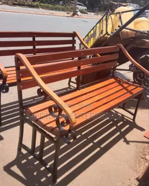 Metallic Structure+Wooden Seating Area+Armrest