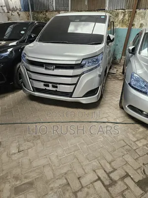 Toyota Noah 2018 Silver