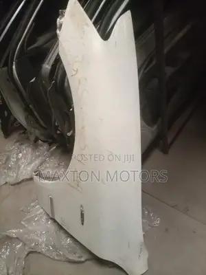 Crown Athlete2005-2008 Wing Fender
