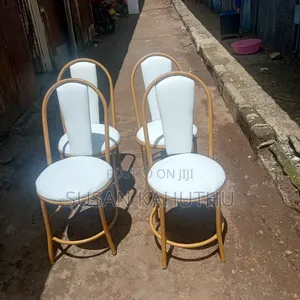 White Svelte Low Restaurant Seats