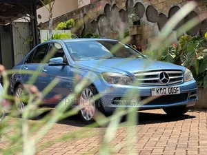Mercedes-Benz C200 2011 Blue