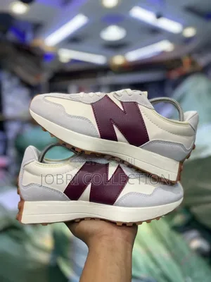New Balance 327 “ White Marron “
Sneakers