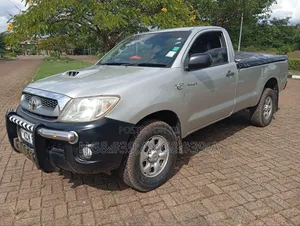 Toyota Hilux 2010 Silver
