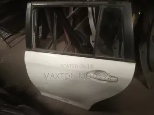 Toyota Vanguard Rear Door