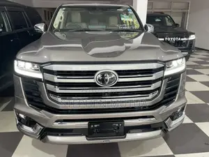 Toyota Land Cruiser LC300 2022 Gray