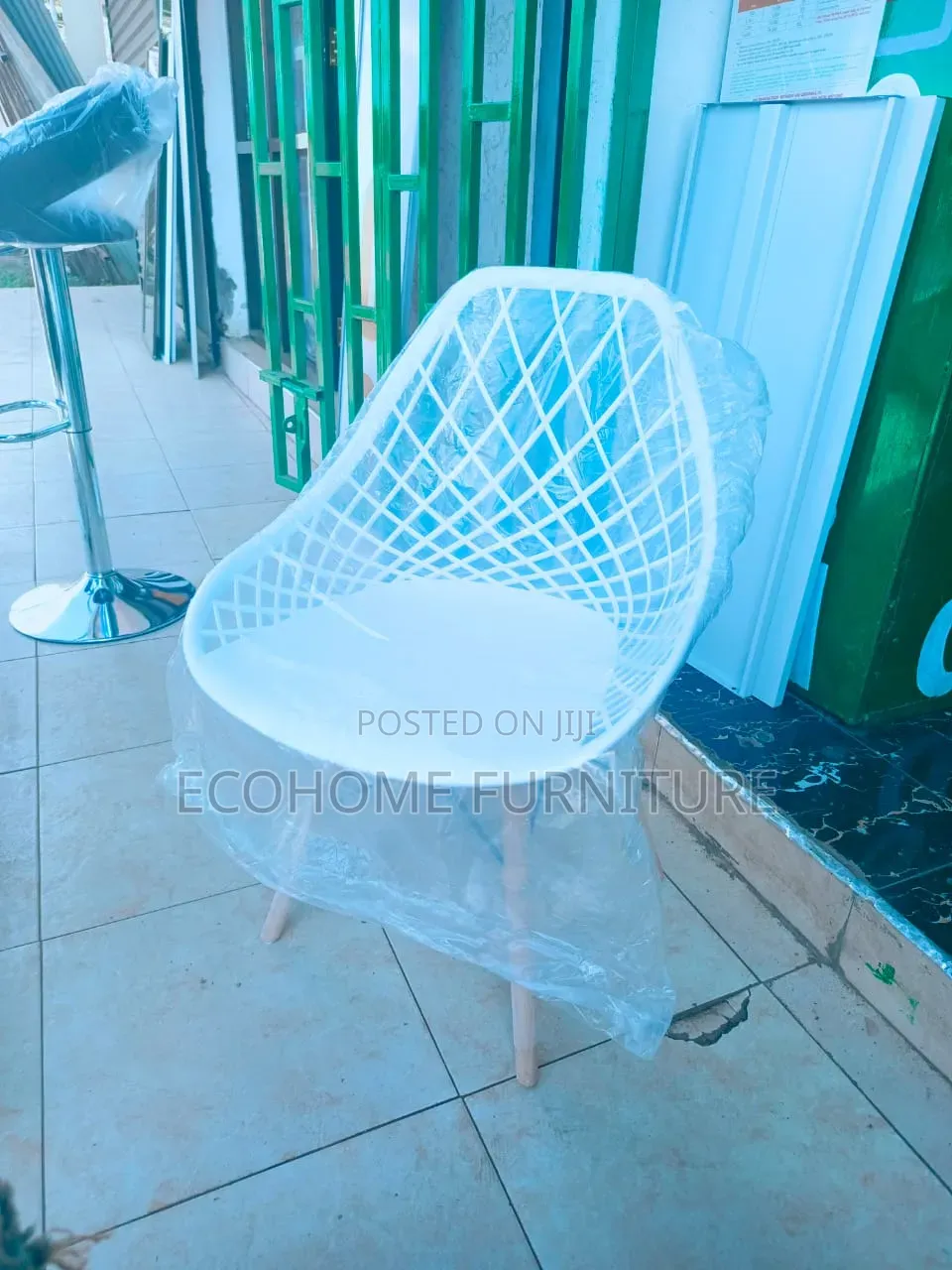 White Classic Mesh Eames Chair