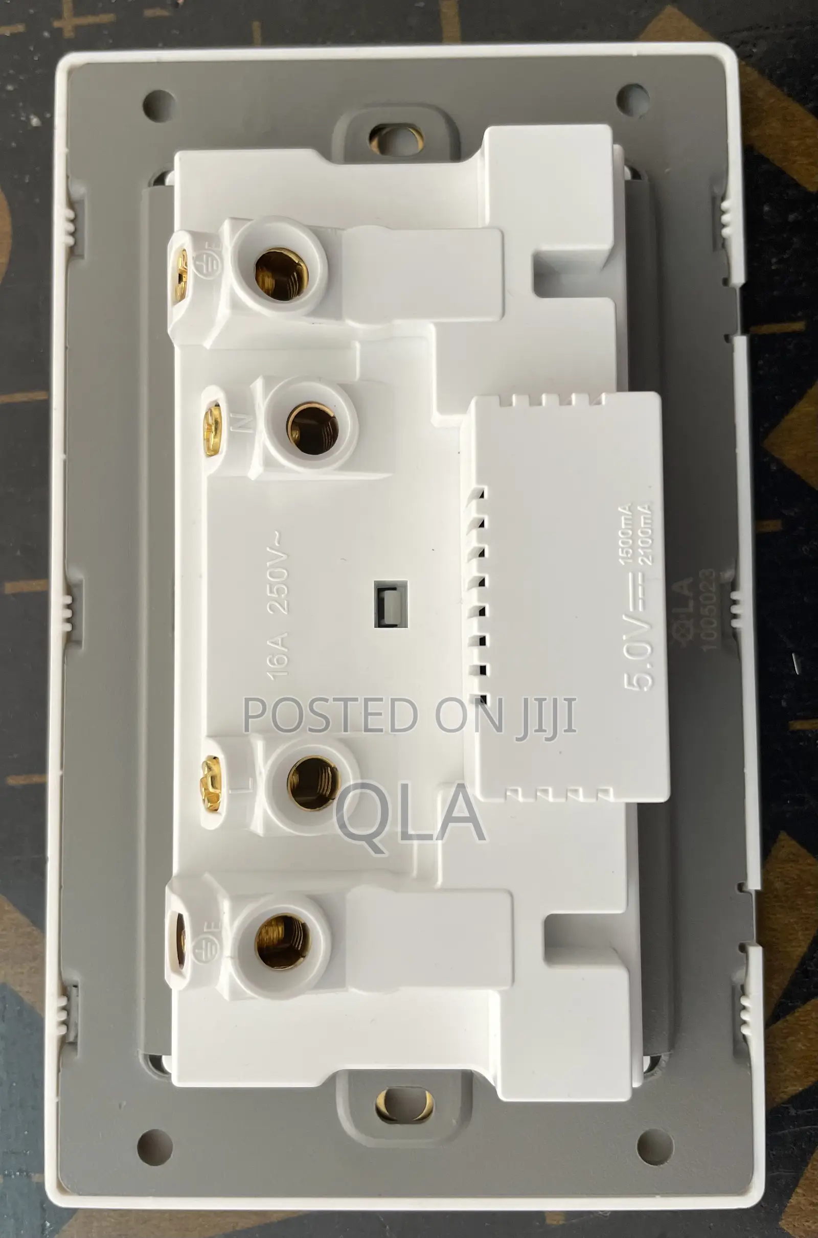 13a Universal Twin Socket With USB and Type C.