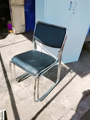 Black Solon Visiting Chair