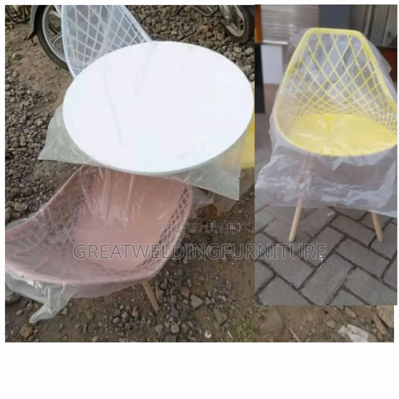 Round Dining Table With Chair