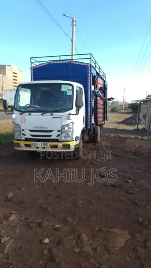 Isuzu NMR Closed Body