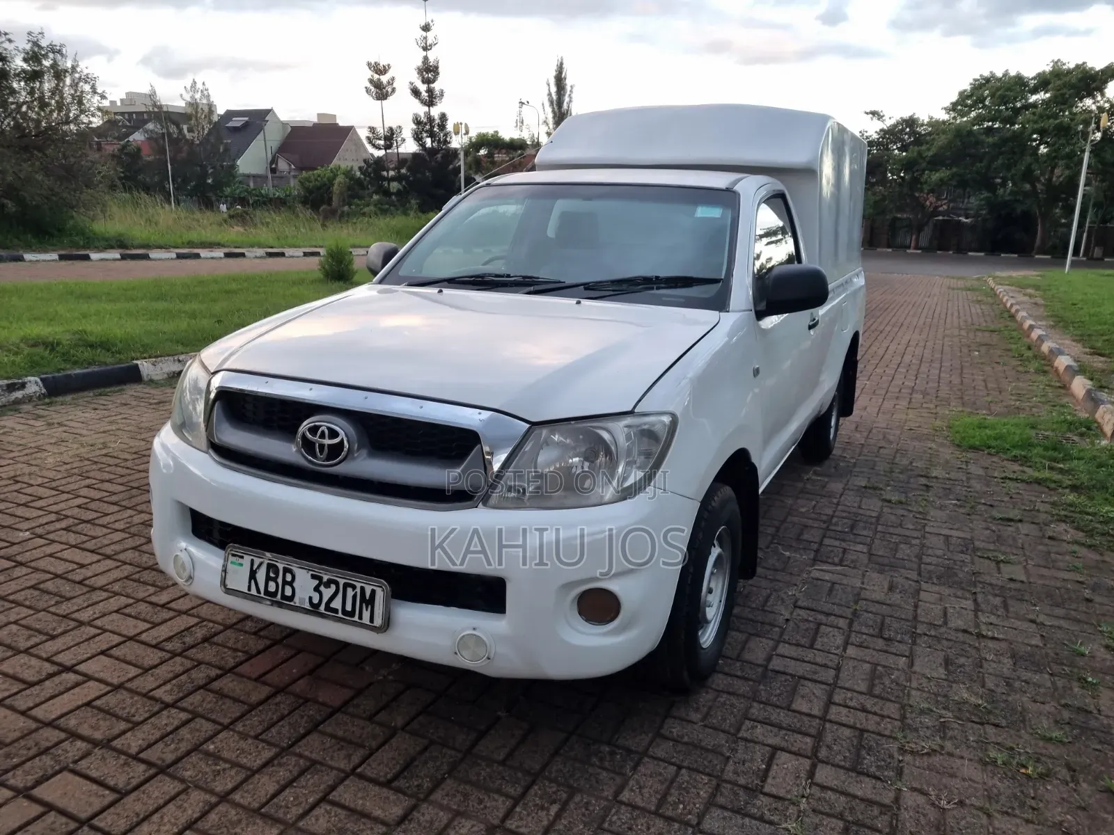 Toyota Hilux 2009 White