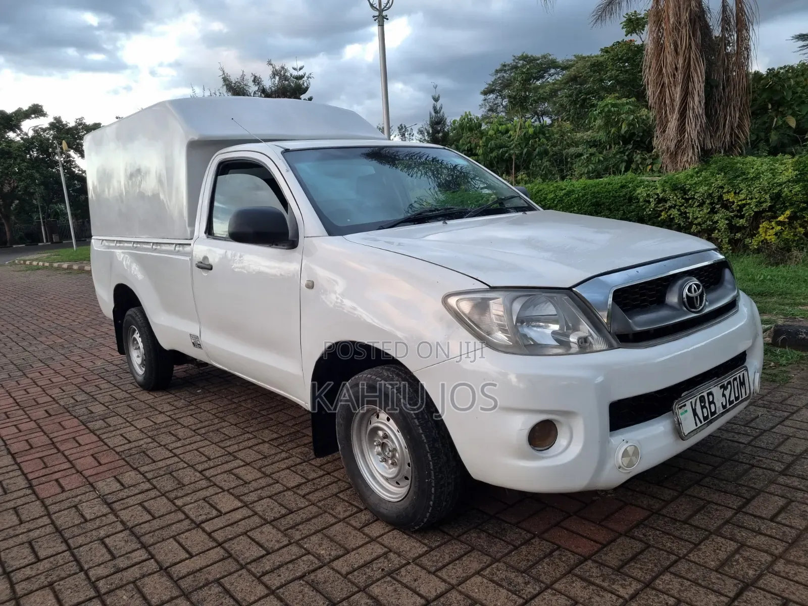 Toyota Hilux 2009 White