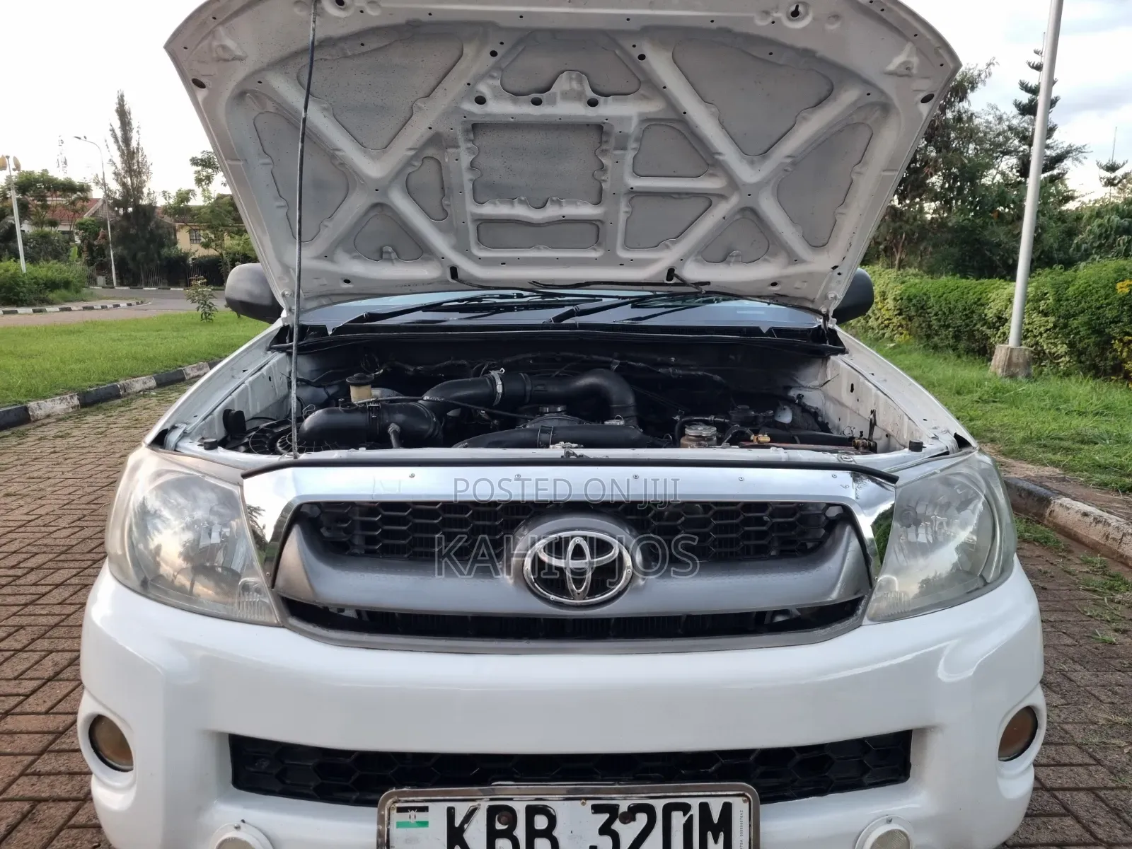 Toyota Hilux 2009 White