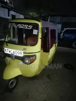 Piaggio 2023 Yellow