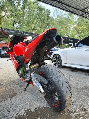 Honda CBR 2005 Red