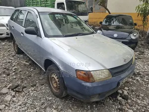 Nissan Advan 2002 Silver