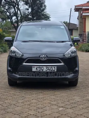 Toyota Sienta 2017 Black