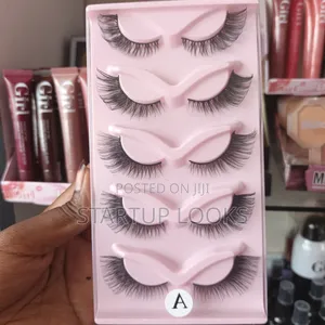 5 Piece Eyelashes + Free Lipgloss