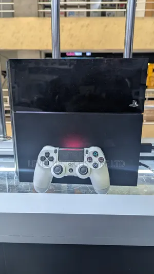 Sony Playstation 4 Standard 500gb(Ex-Uk) 9 Offline Games + 1 Pad