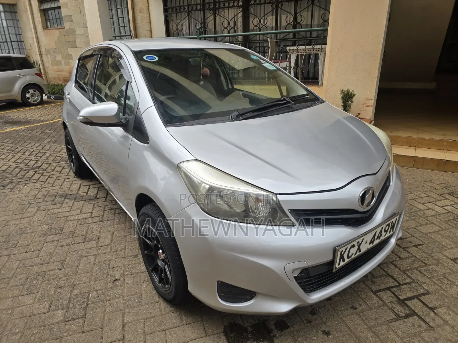 Toyota Vitz 2012 Silver