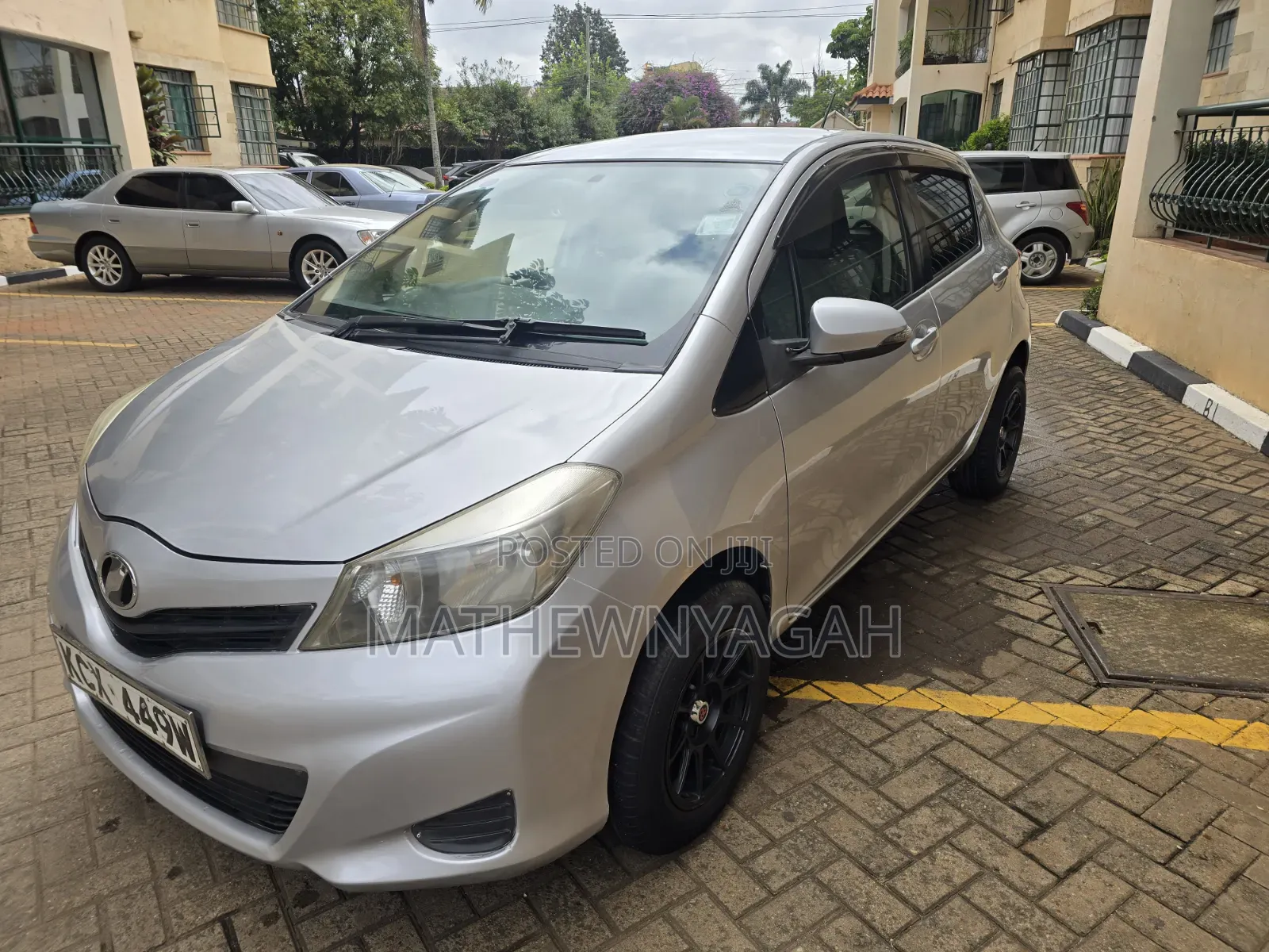 Toyota Vitz 2012 Silver