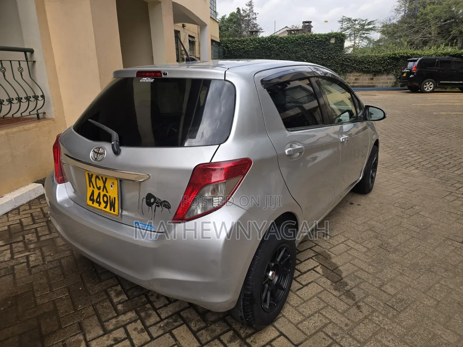 Toyota Vitz 2012 Silver