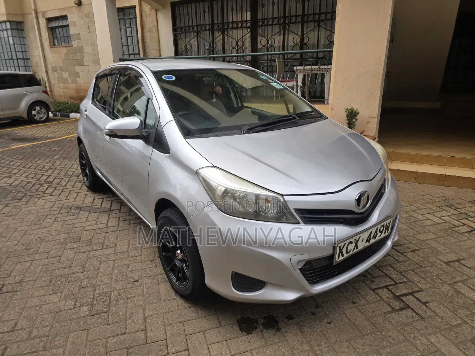 Toyota Vitz 2012 Silver