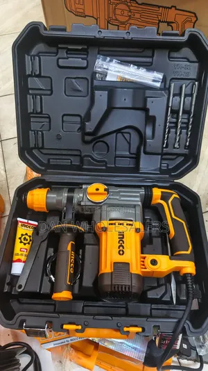 1500w Ingco Rotary Hammer
Comes With 2 Chisels and 3 Bits