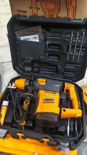 1800w Ingco Rotary Hammer
Comes With 2 Chisels and 3 Bits