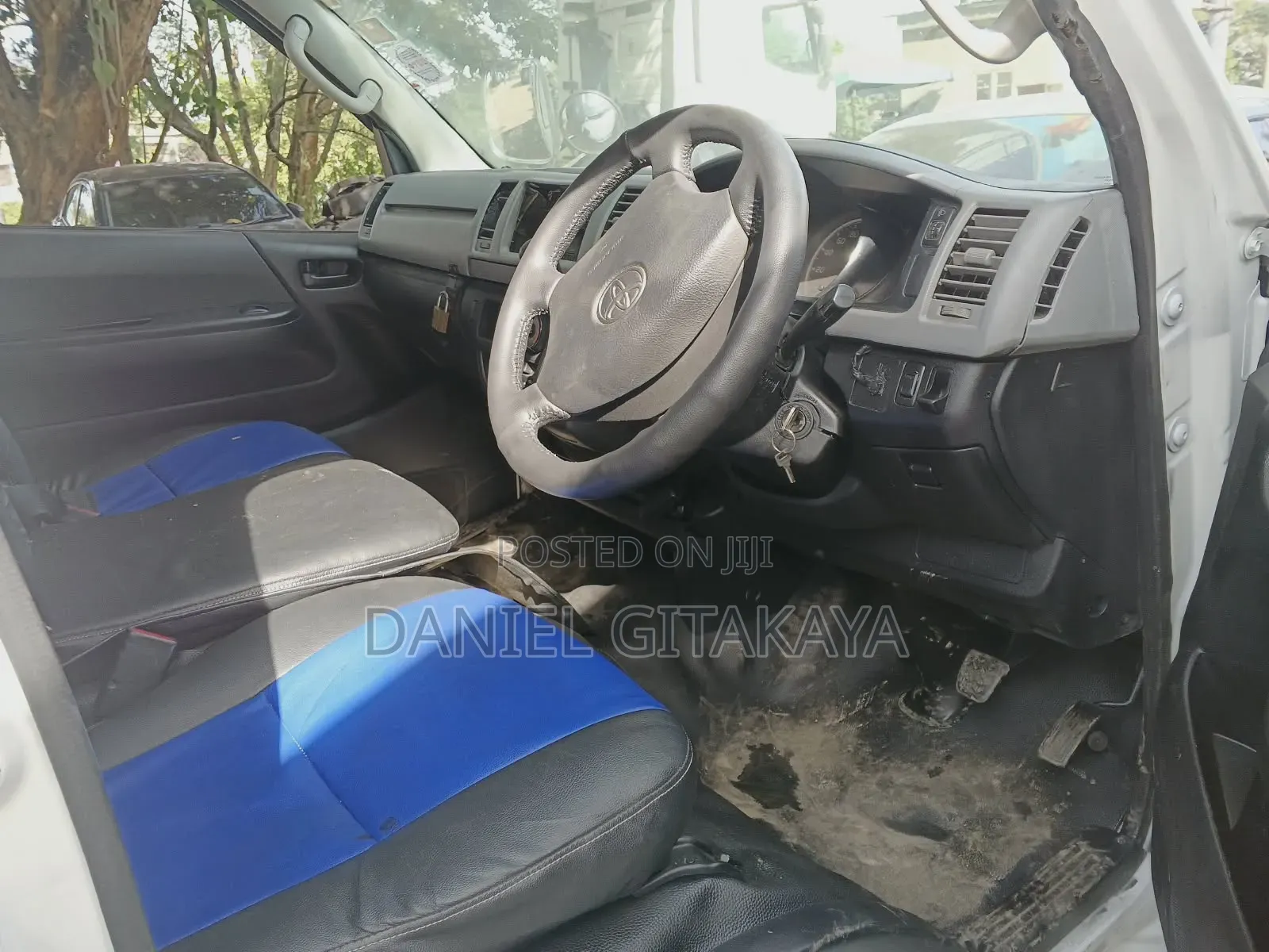 Toyota HiAce 2013 White