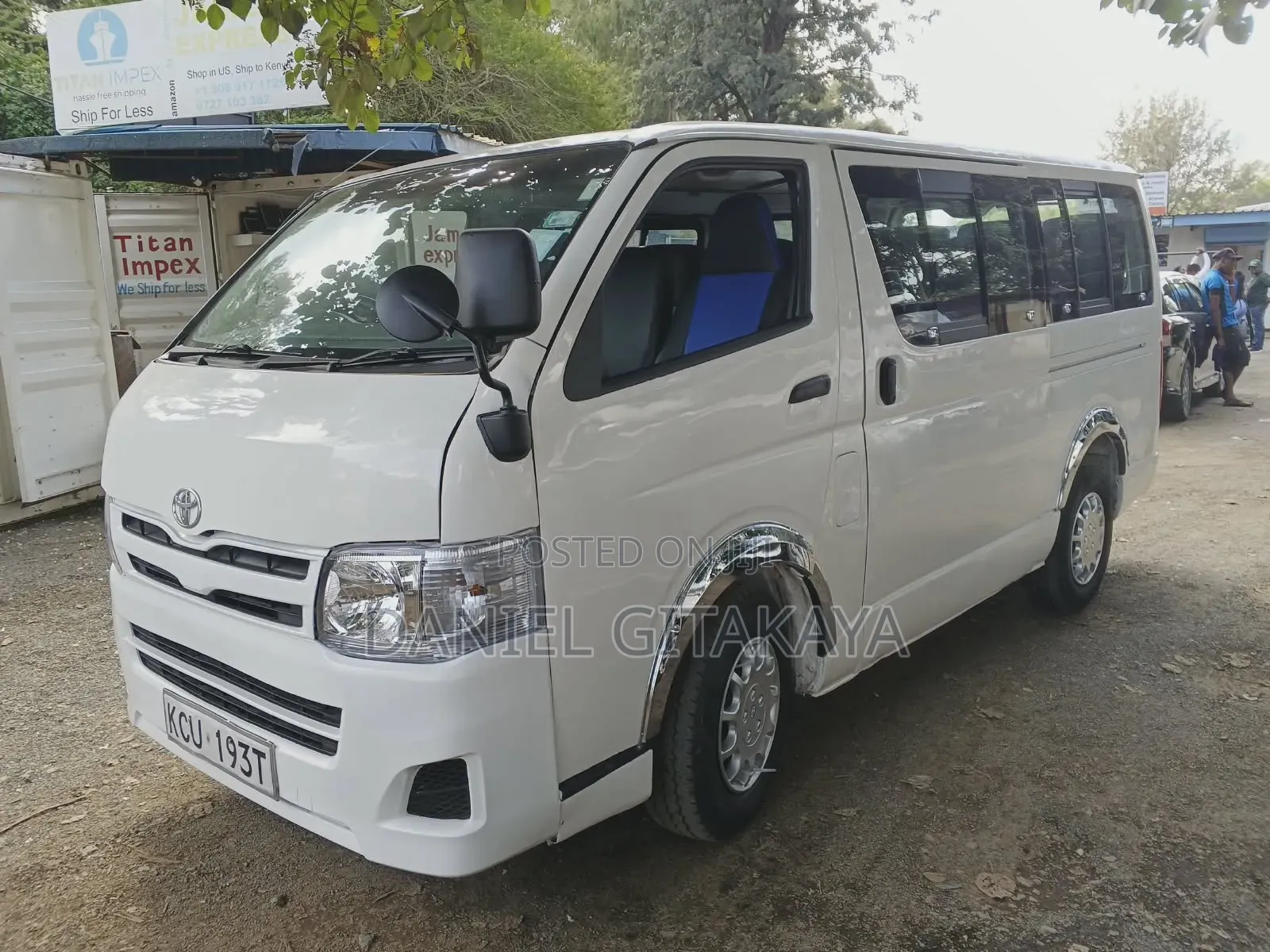 Toyota HiAce 2013 White