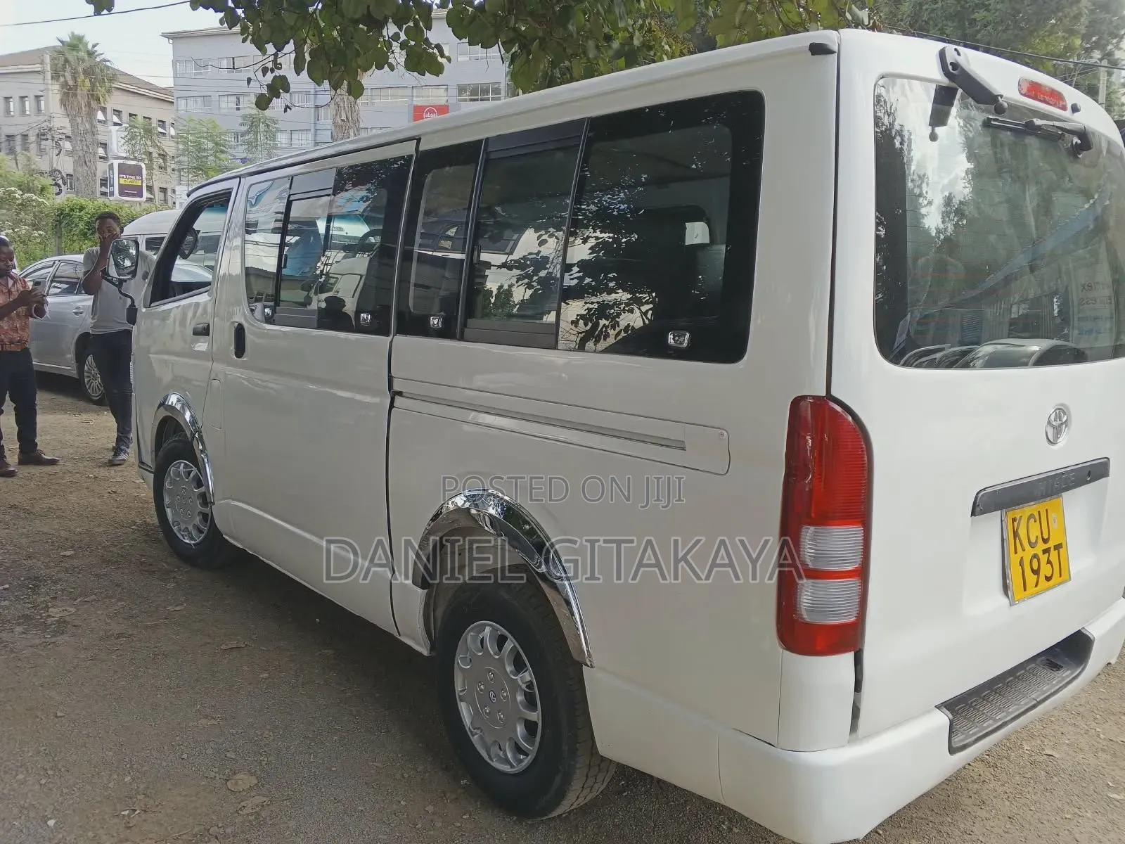 Toyota HiAce 2013 White