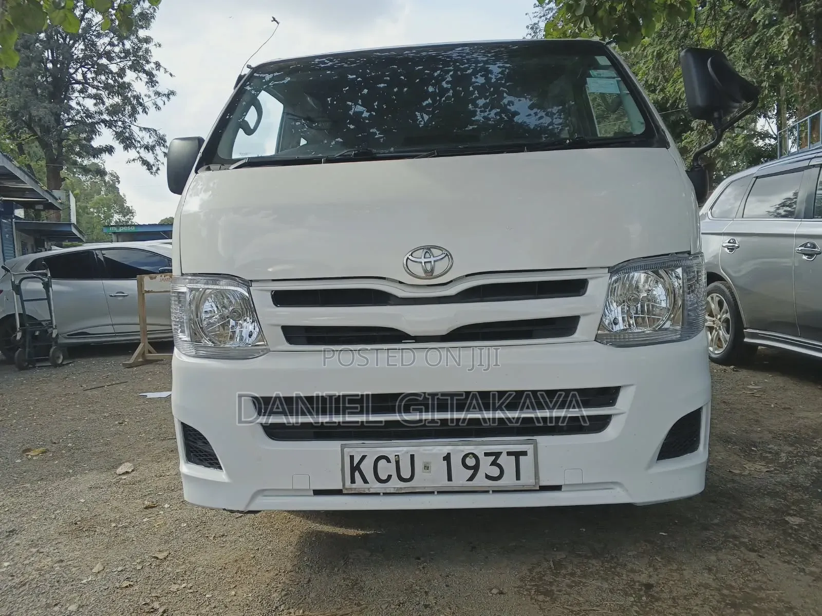 Toyota HiAce 2013 White