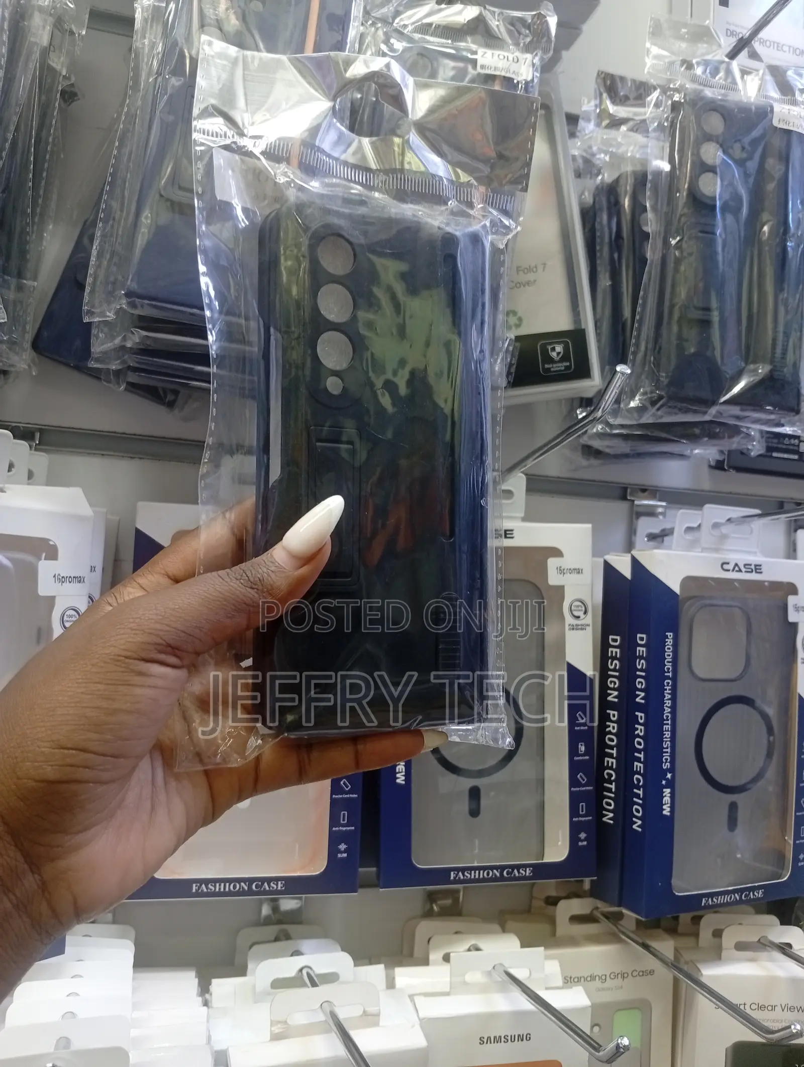 Samsung Galaxy Z Fold Series Standing Grip Case.